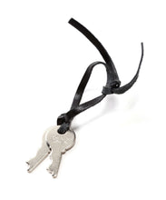 Load image into Gallery viewer, Globe-Trotter X Todd Snyder 16
